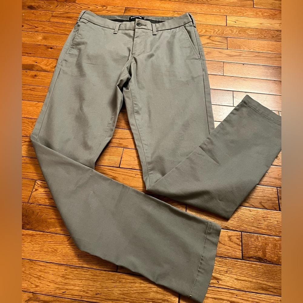 Express Skinny Chinos pants size W29/L32. Gray color. excellent used condition.